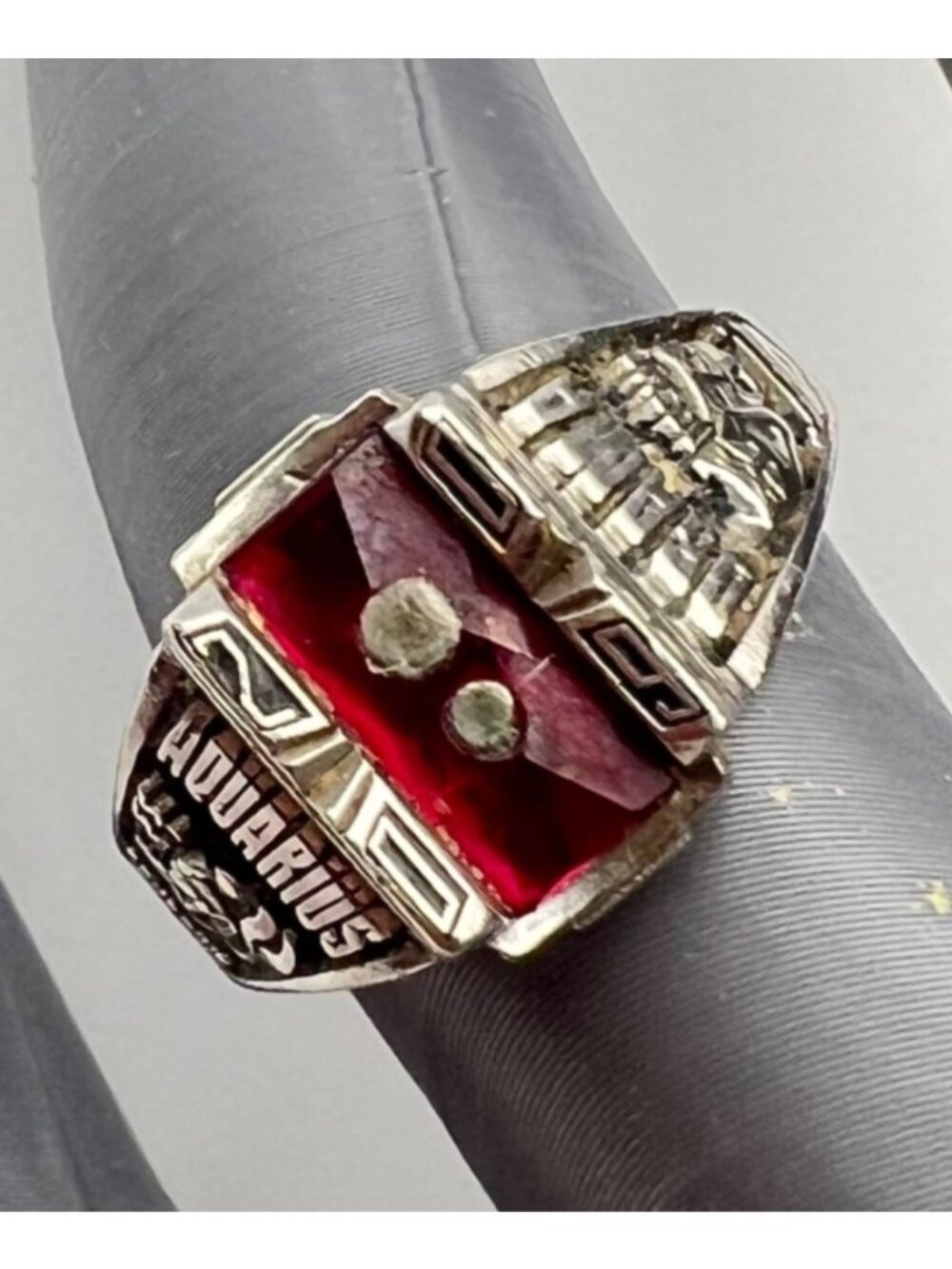 ArtCarved Class Ring Siladium 2009 Aquarius Drama Red Stone Sz 7.25 LOOK READ